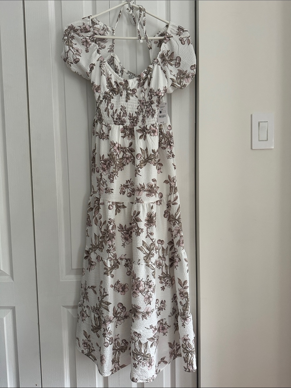 Ardene White Maxi Dress with Mauve Floral Print